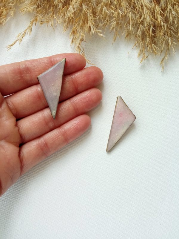 Translucent metallic triangular studs